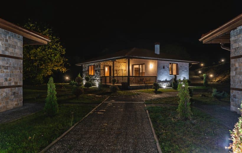 Самостоятелна къща